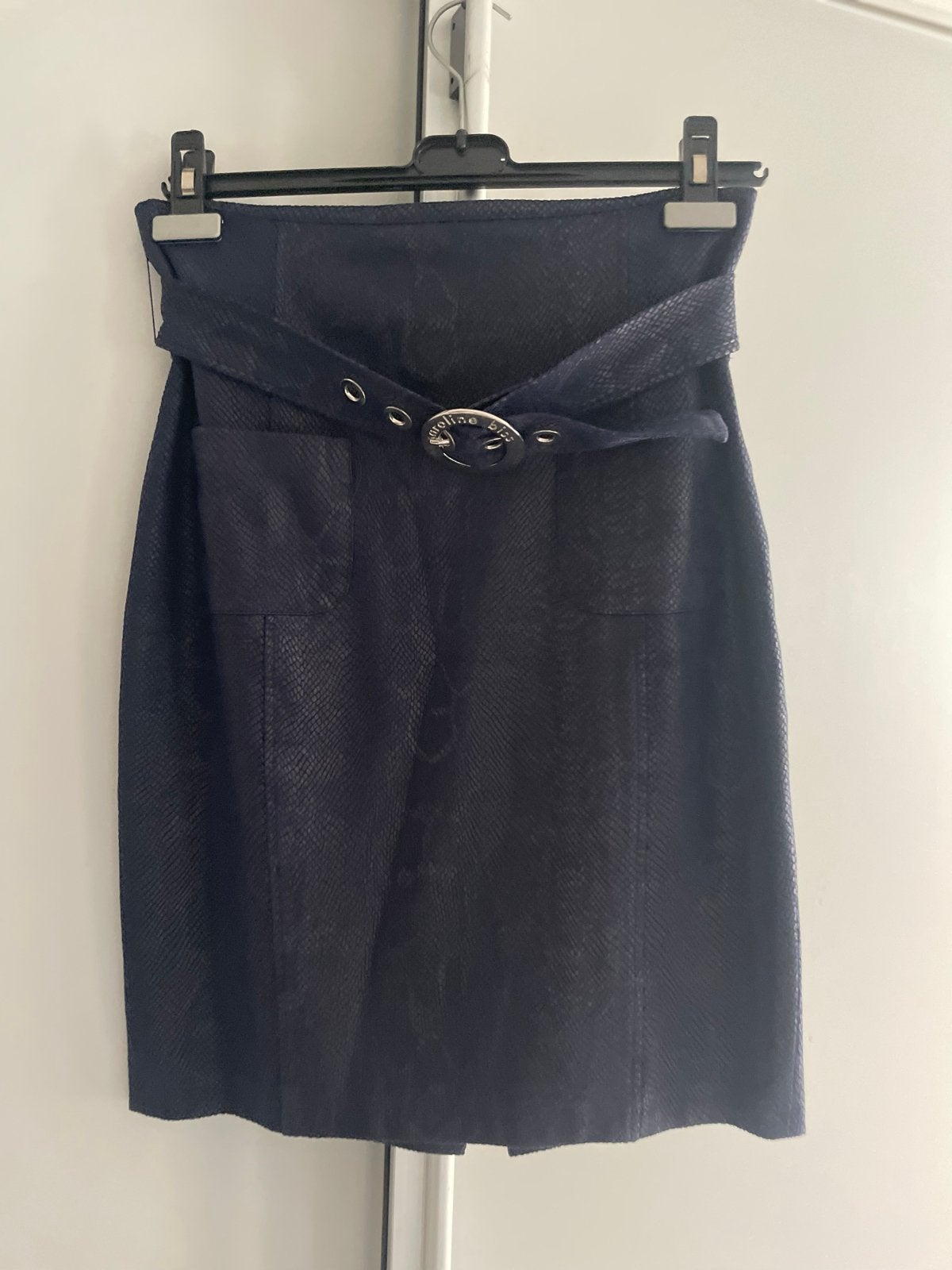 Donkerblauwe kokerrok mt 26 slangenprint en riem, Kleding | Dames, Blauw, Ophalen of Verzenden, Zo goed als nieuw, Knielengte