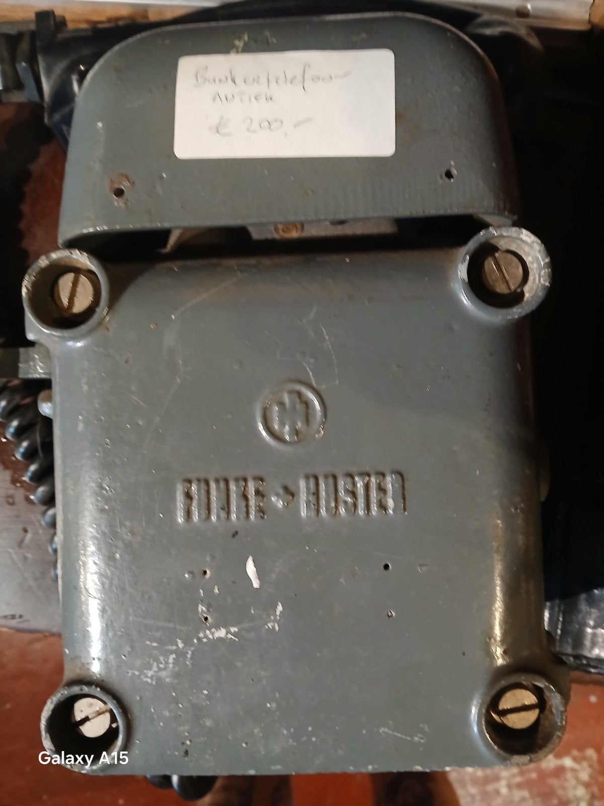 Antieke Bunkertelefoon Funke & Buster. - Robuust en Authenti, Ophalen