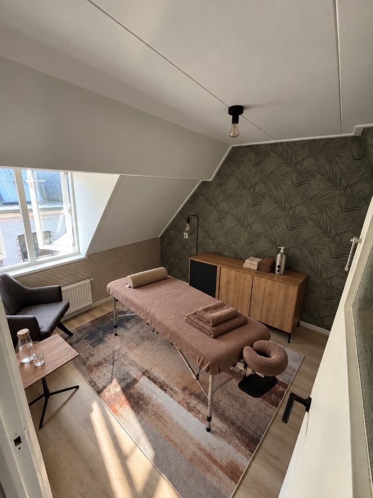 Ontspanningsmassage in fijne privésetting (verwarmde tafel), Ontspanningsmassage