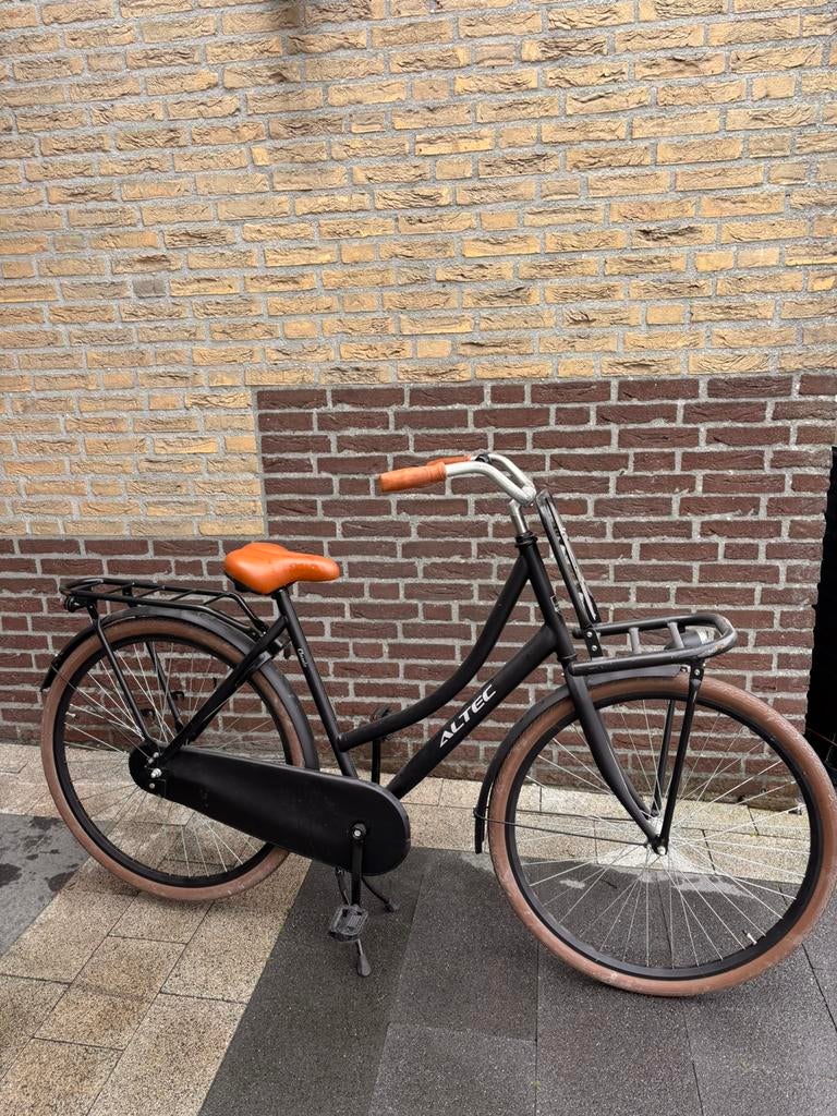 Damesfiets altec 28inch, Ophalen, Zo goed als nieuw