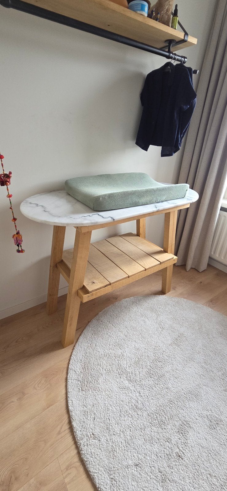 Stijlvolle commode met marmer blad en eikenhouten onderstel, 50 tot 70 cm, Ophalen of Verzenden, 100 cm of meer, Zo goed als nieuw