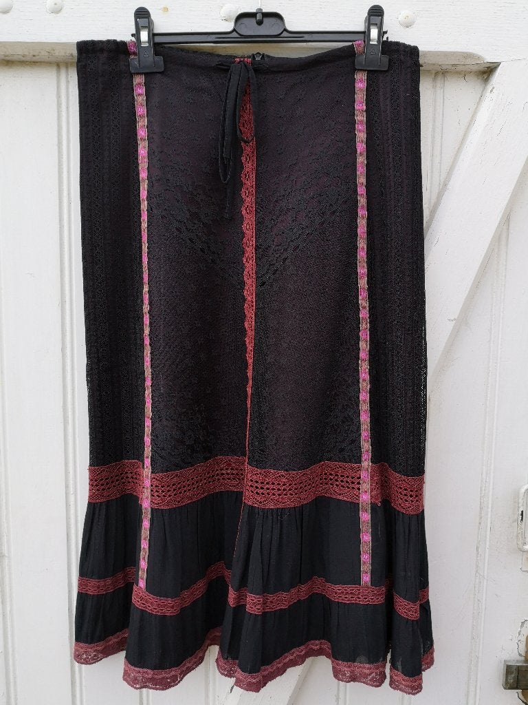 Rok met kant en borduursel van Maje (40), Kleding | Dames, Maat 38/40 (M), Zwart, Ophalen of Verzenden, Onder de knie