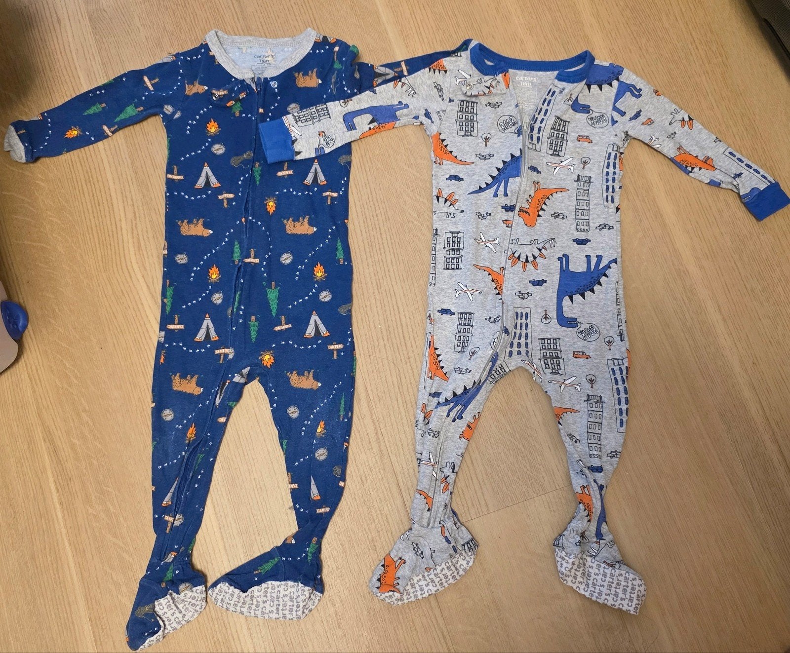 2x Carter's Pyjama's met Voetjes - Maat 18 maanden, Ophalen of Verzenden, Gebruikt, Carter's, Jongetje of Meisje