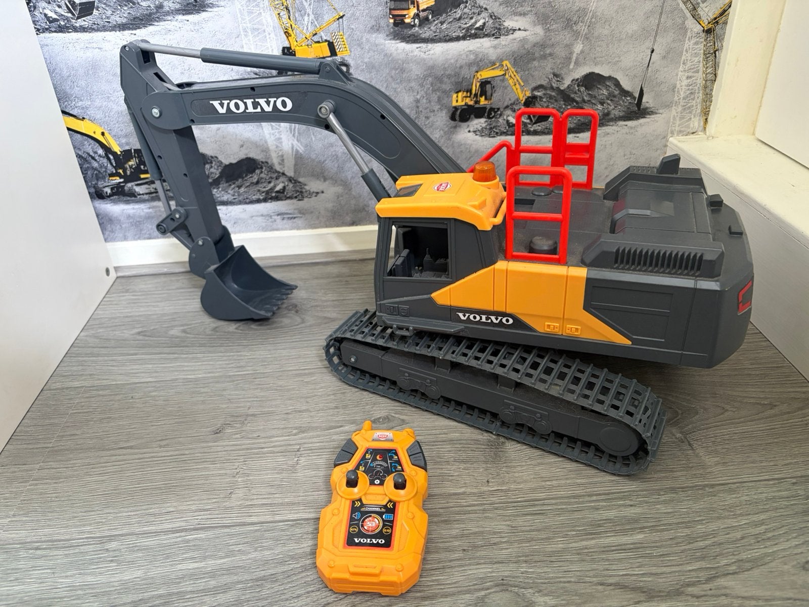 Volvo graafmachine, Ophalen of Verzenden, Zo goed als nieuw, Afstandsbediening