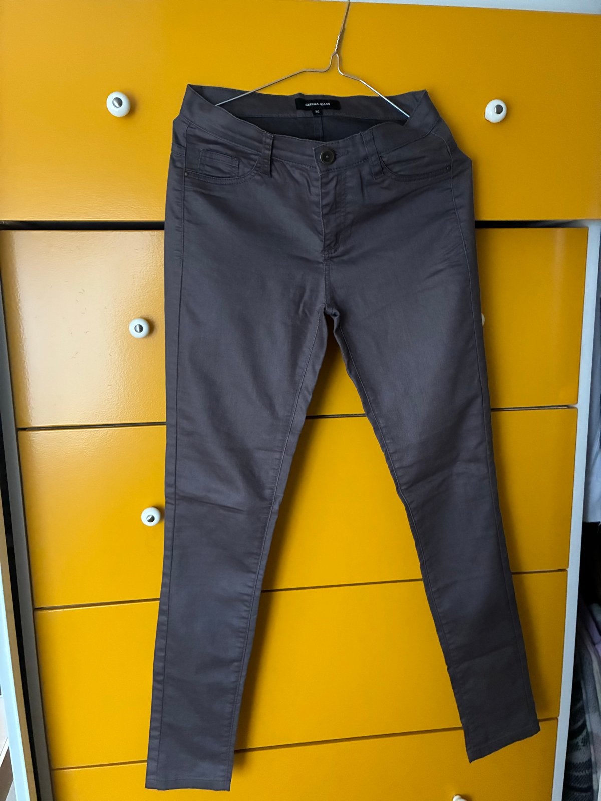 Grijze skinny jeans van Geisha Jeans, maat XS, Ophalen of Verzenden, Gedragen, Grijs, W27 (confectie 34) of kleiner