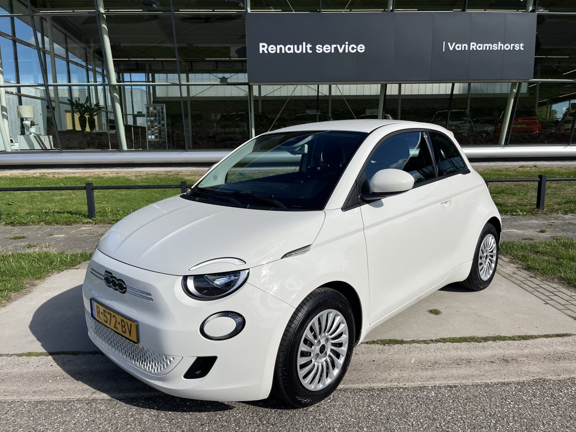 Fiat 500 Action 24 kWh / Bluetooth / Airco / (bj 2022), Auto's, 12 maanden, Gebruikt, 95 pk, 4 stoelen