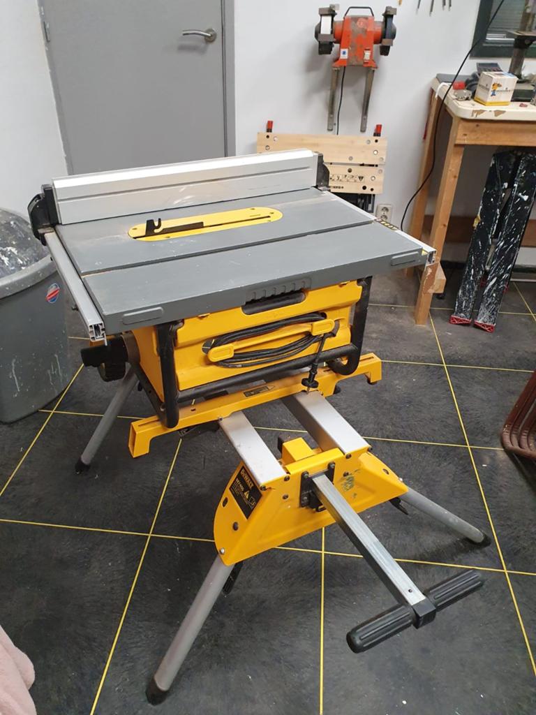 Zgan DeWalt Zaagtafel met Onderstel, Doe-het-zelf en Verbouw, Gereedschap | Zaagmachines, Ophalen, Gebruikt, Cirkelzaag, DeWalt