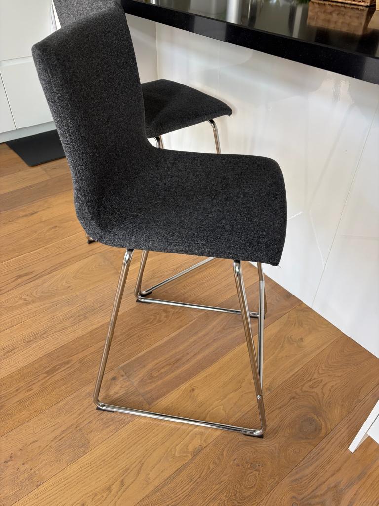 2 IKEA Counter-high stools (63cm), Ophalen, Met voetsteun, 60 tot 90 cm, Zo goed als nieuw