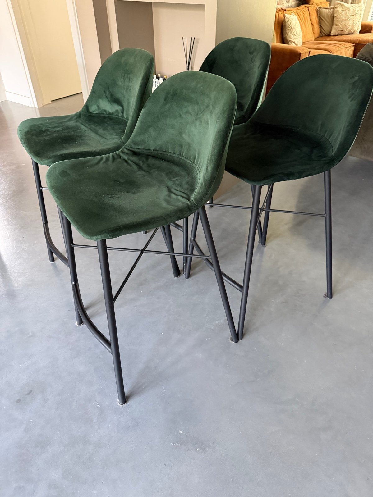 Set van 4 Groene Fluweel Barkrukken met Voetsteun, Gebruikt, Met voetsteun, 60 tot 90 cm, Ophalen of Verzenden