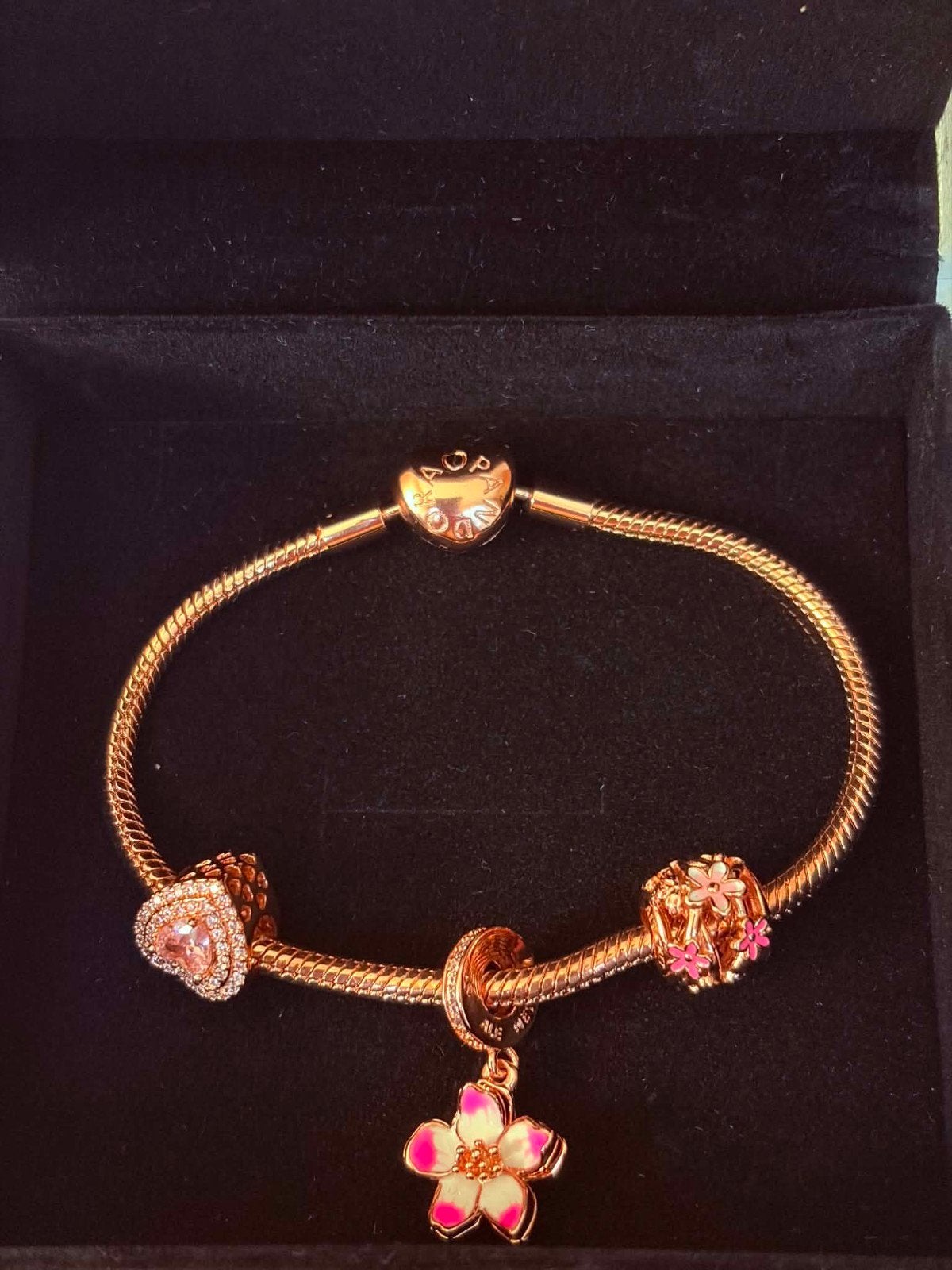 Rose Goud-kleurige Pandora Armband met 3 Bedeltjes, Staal, Verzenden, Nieuw, Met bedels of kralen