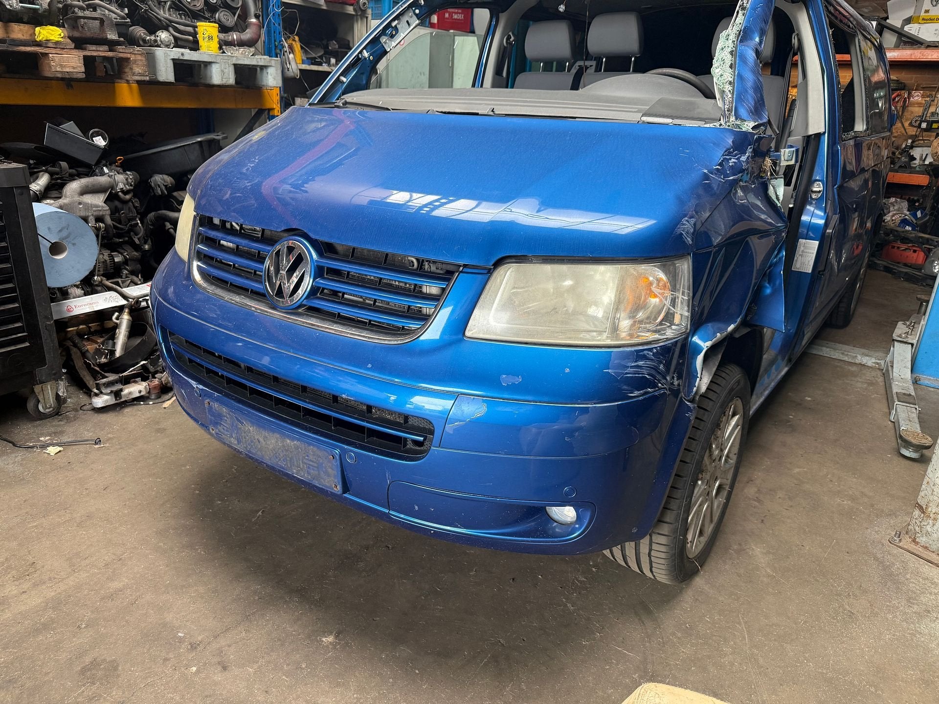 Volkswagen T5 voorbumper LA5W Blauw, Ophalen, Gebruikt, -, Volkswagen