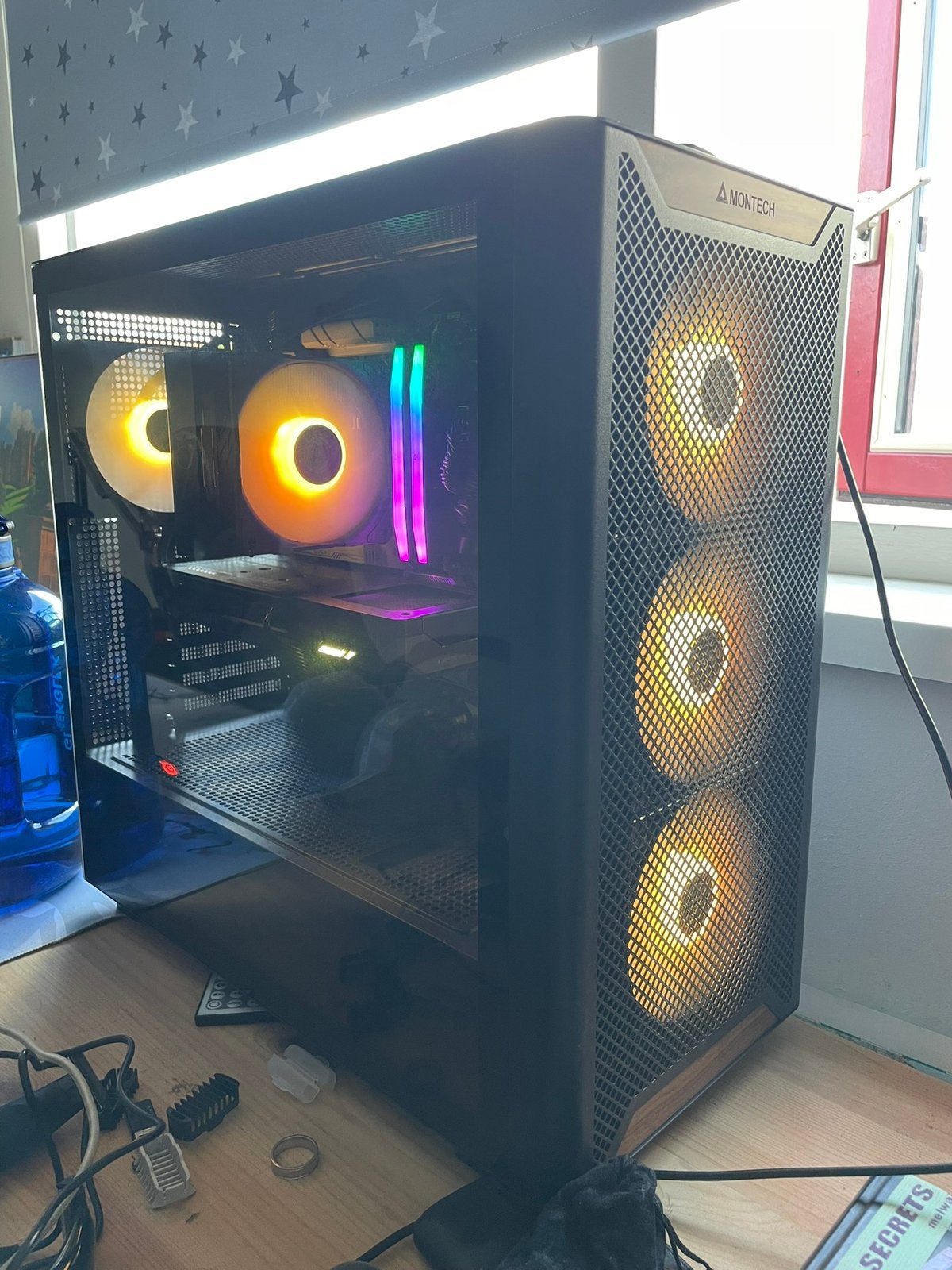 High End Gaming PC, Ryzen 5 7600, RX 9060 XT 16GB, RGB etc., 32 GB, Ophalen of Verzenden, Zo goed als nieuw, Gaming