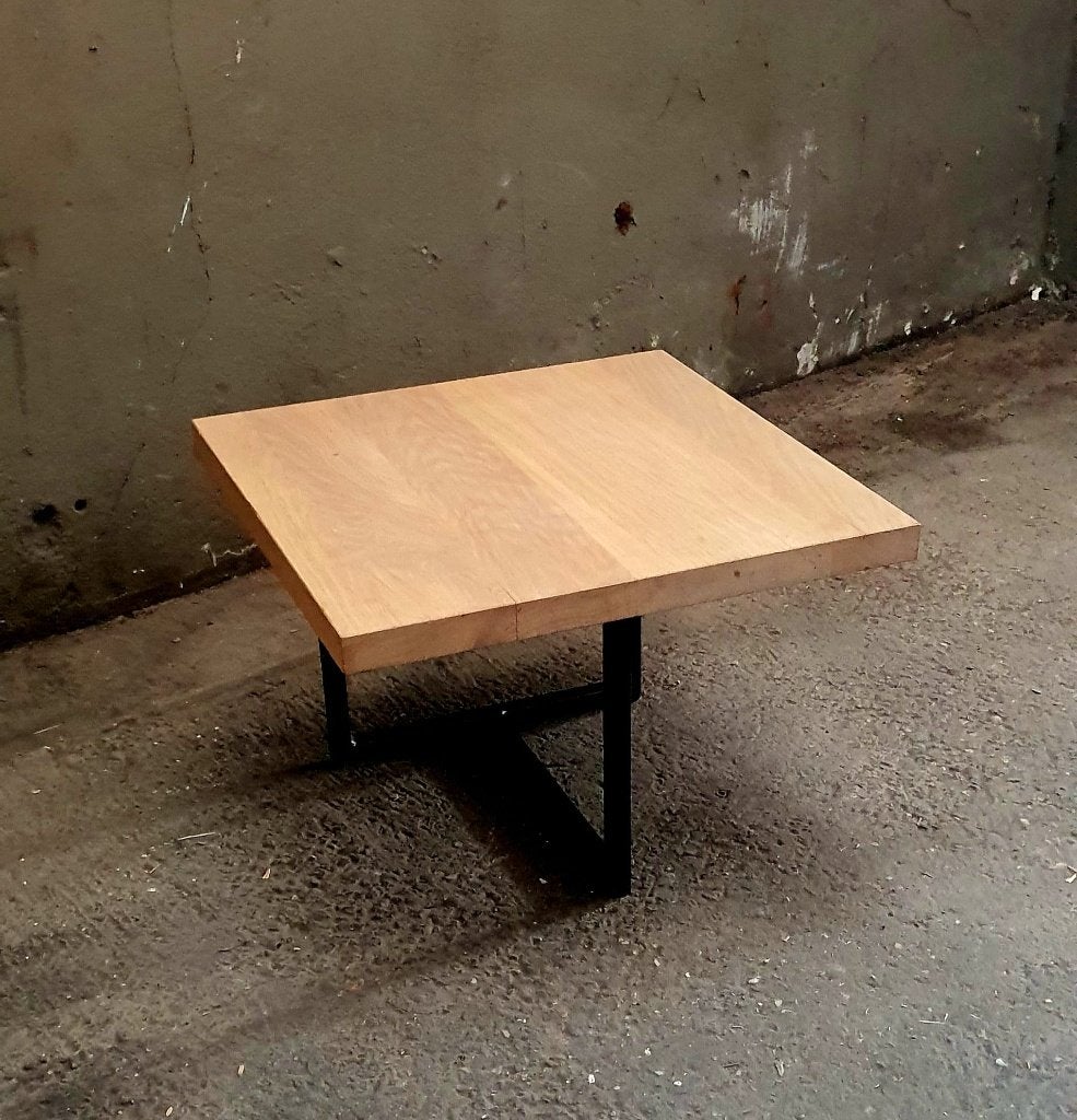 Bijzettafel - massief eiken tafelblad - design onderstel, Huis en Inrichting, Tafels | Bijzettafels, Ophalen, Minder dan 45 cm