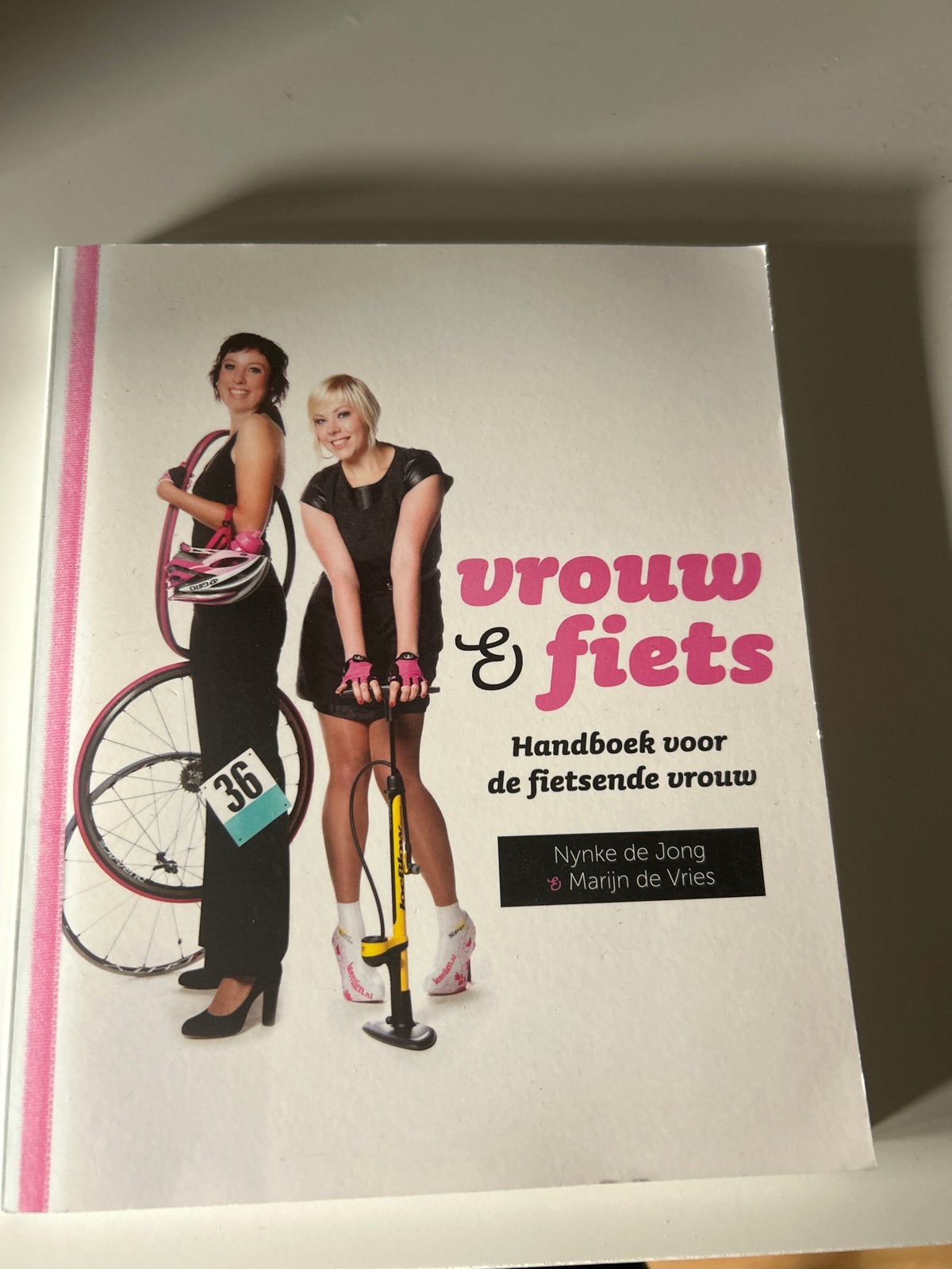 Vrouw & Fiets: Handboek voor de fietsende vrouw, Ophalen of Verzenden, Zo goed als nieuw, Lopen en Fietsen