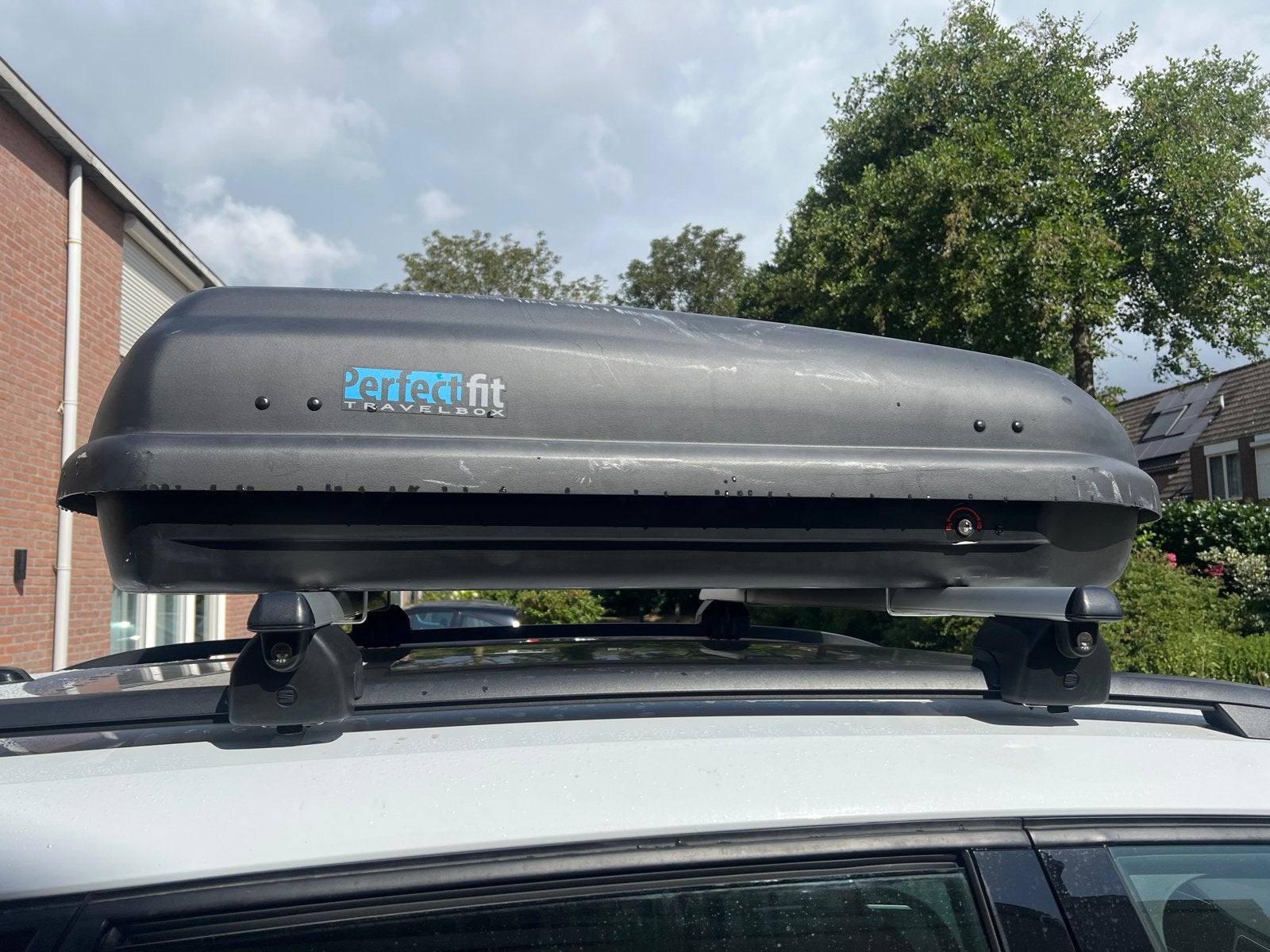 SEAT Ateca dakdragers + PerfectFit 400L dakkoffer, Auto diversen, Ophalen, Gebruikt