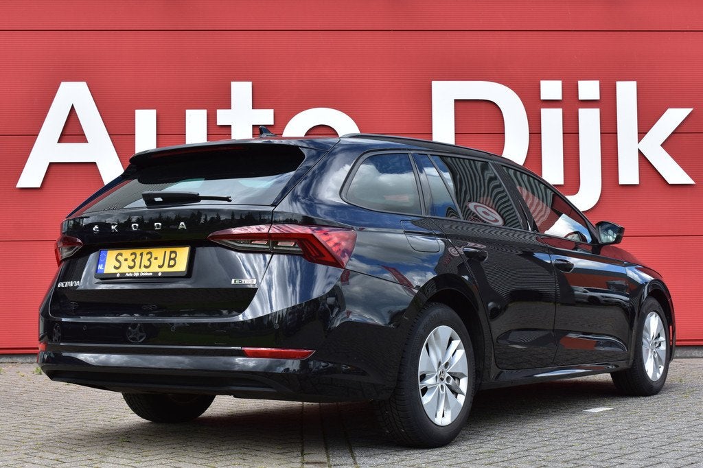Skoda Octavia Combi 1.0 e-TSI Sport Business LED | Carplay |, Auto's, Skoda, Stof, Gebruikt, 1257 kg, Zwart