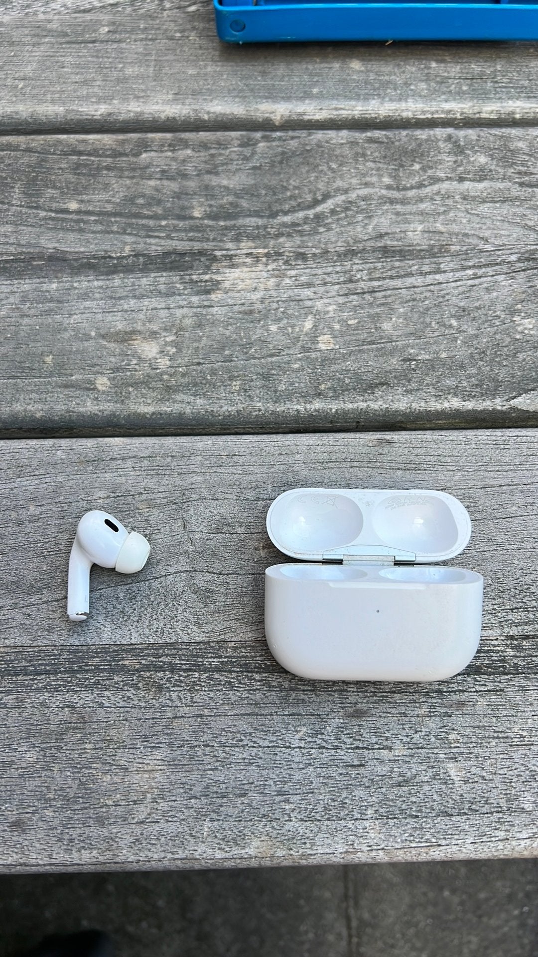 Airpod pro 2 case met linkeroortje, Telecommunicatie, Mobiele telefoons | Oordopjes, Gebruikt, In gehoorgang (in-ear), Actieve ruisonderdrukking