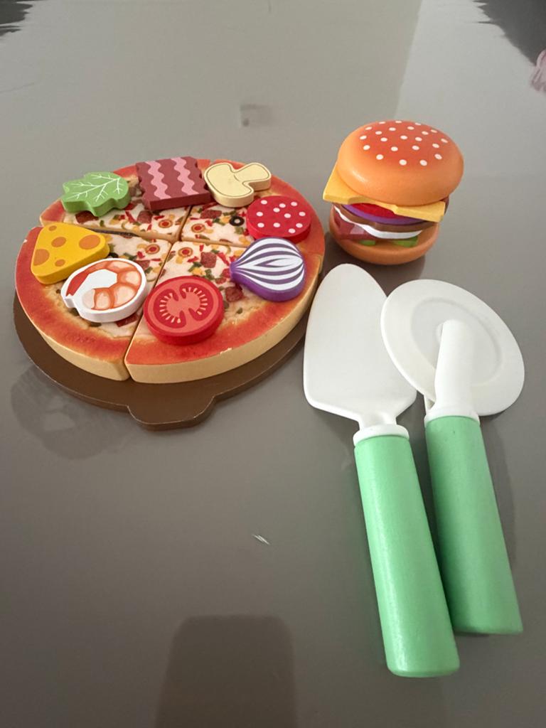 Houten Speelgoed Pizza en Hamburger Set met Accessoires, Ophalen of Verzenden, Zo goed als nieuw, Jongen of Meisje
