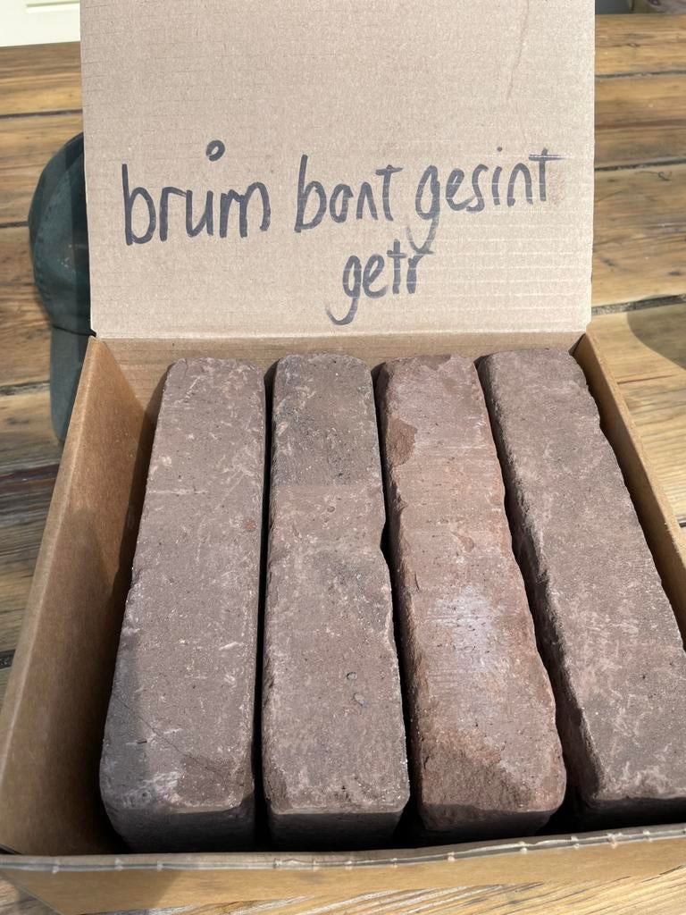 1500 nieuwe bakstenen bruin bont gesint getrommeld, Doe-het-zelf en Verbouw, Metselstenen, Ophalen, Zo goed als nieuw, Bakstenen