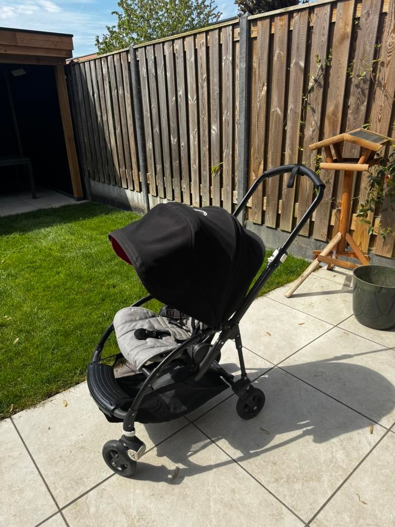 Bugaboo Bee 5 buggy – zwarte + rode kap - regenhoes - netjes, Kinderen en Baby's, Buggy's, Gebruikt, Verstelbare rugleuning, Ophalen