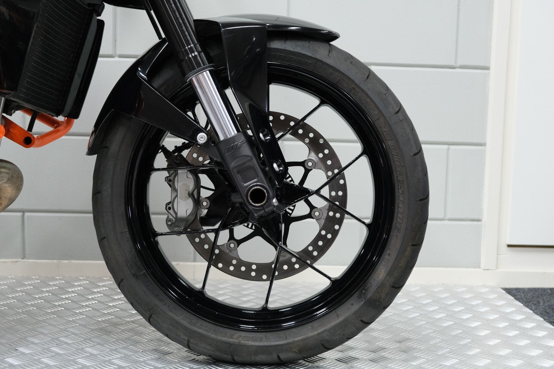 KTM 690 DUKE ABS (bj 2013), Motoren, E 3
A-5230  MATTIGHOFEN, AT, Bedrijf, KTM Sportmotorcycle Ned B.V., Info@ktm.com