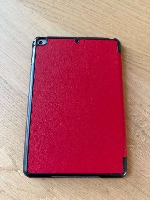 Foto 8 van iPad mini 4 64 GB Spacegrijs met accessoires