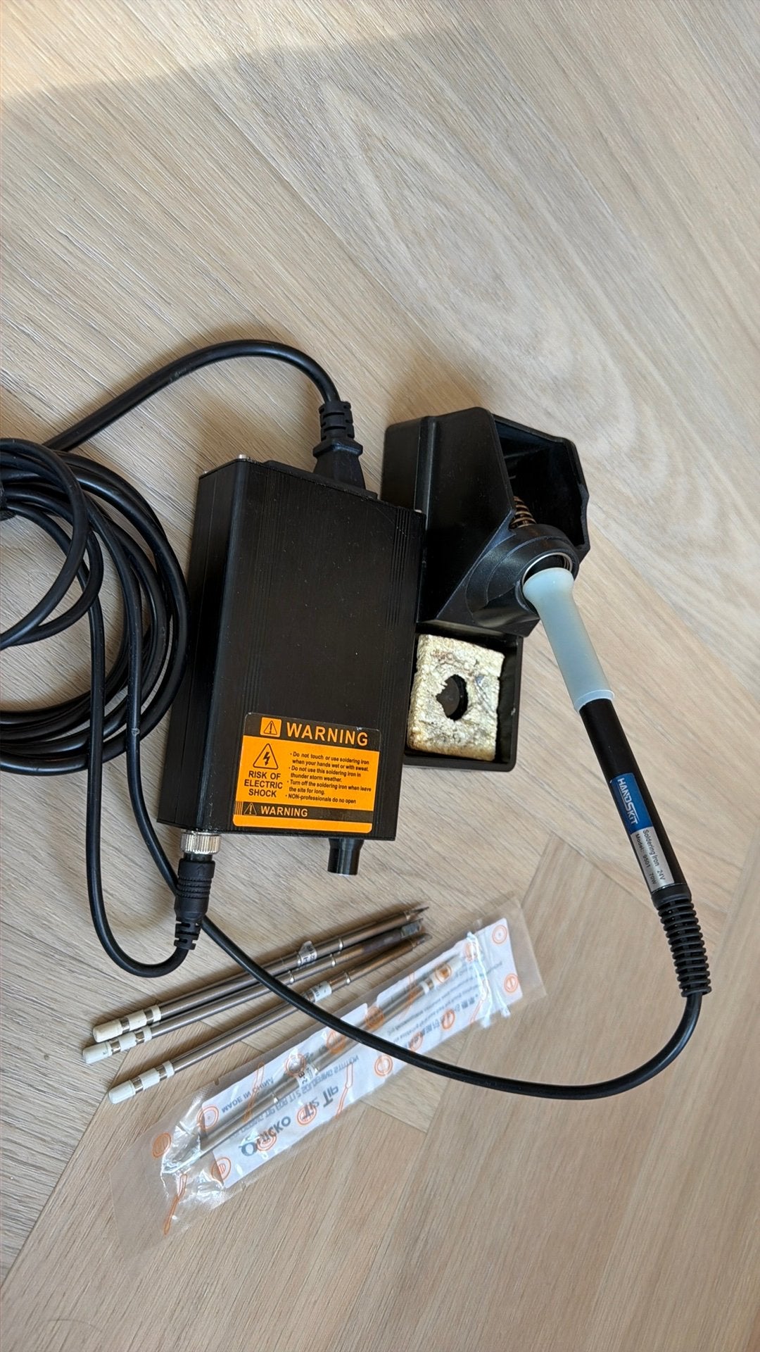 HANDSKIT Soldeerstation 9501 70W met extra tips, Ophalen of Verzenden, Gebruikt