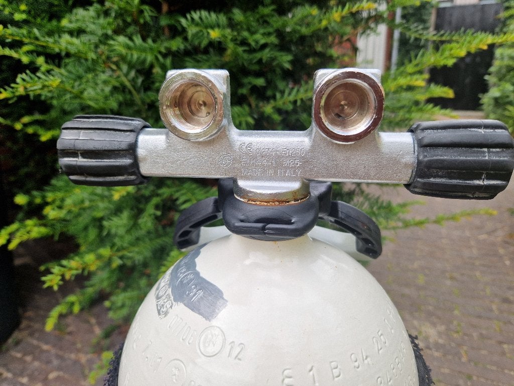 Dubbele kraan DIN duikfles 10L 13kg, Ophalen, Gebruikt, Duikfles