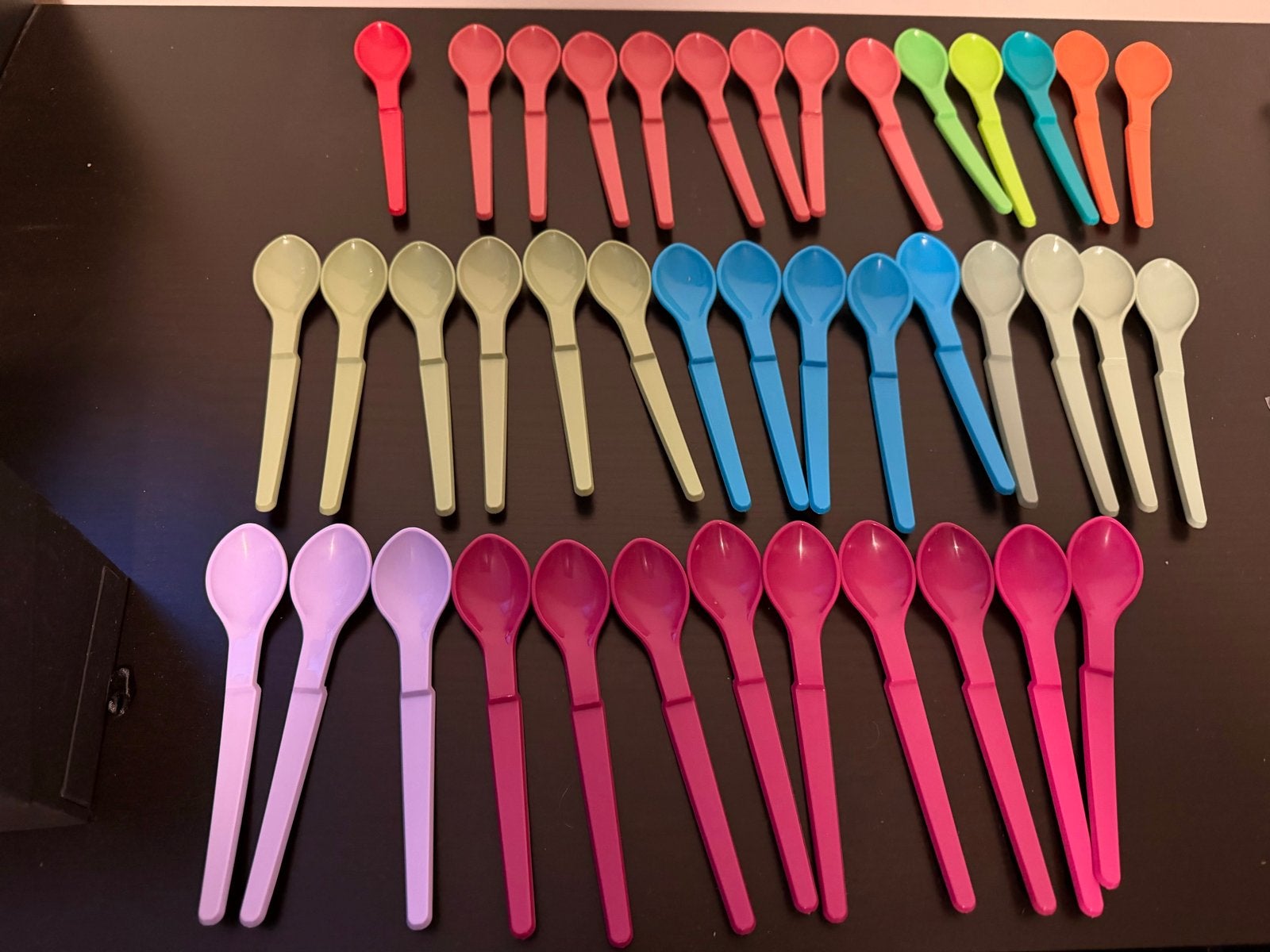 Nieuwe Tupperware hangaan / lepeltjes - Diverse kleuren, Huis en Inrichting, Ophalen of Verzenden, Nieuw, Overige typen