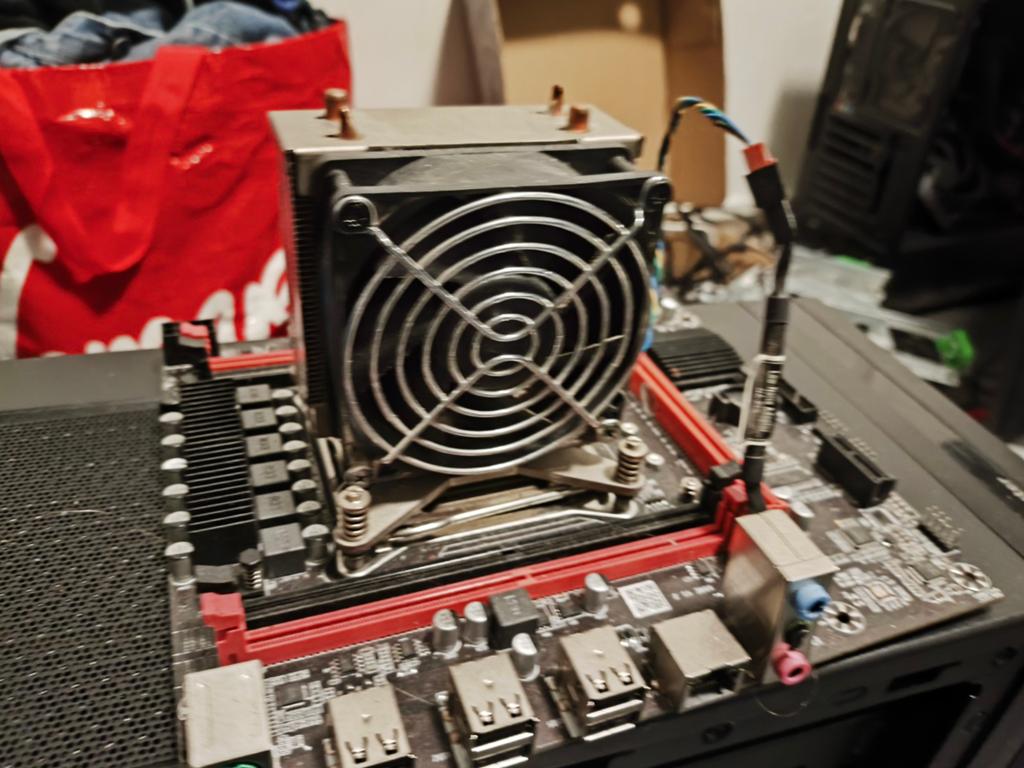 E5 2680 V4 met cooler, Ophalen, Gebruikt, Intel Xeon, LGA 2011-v3