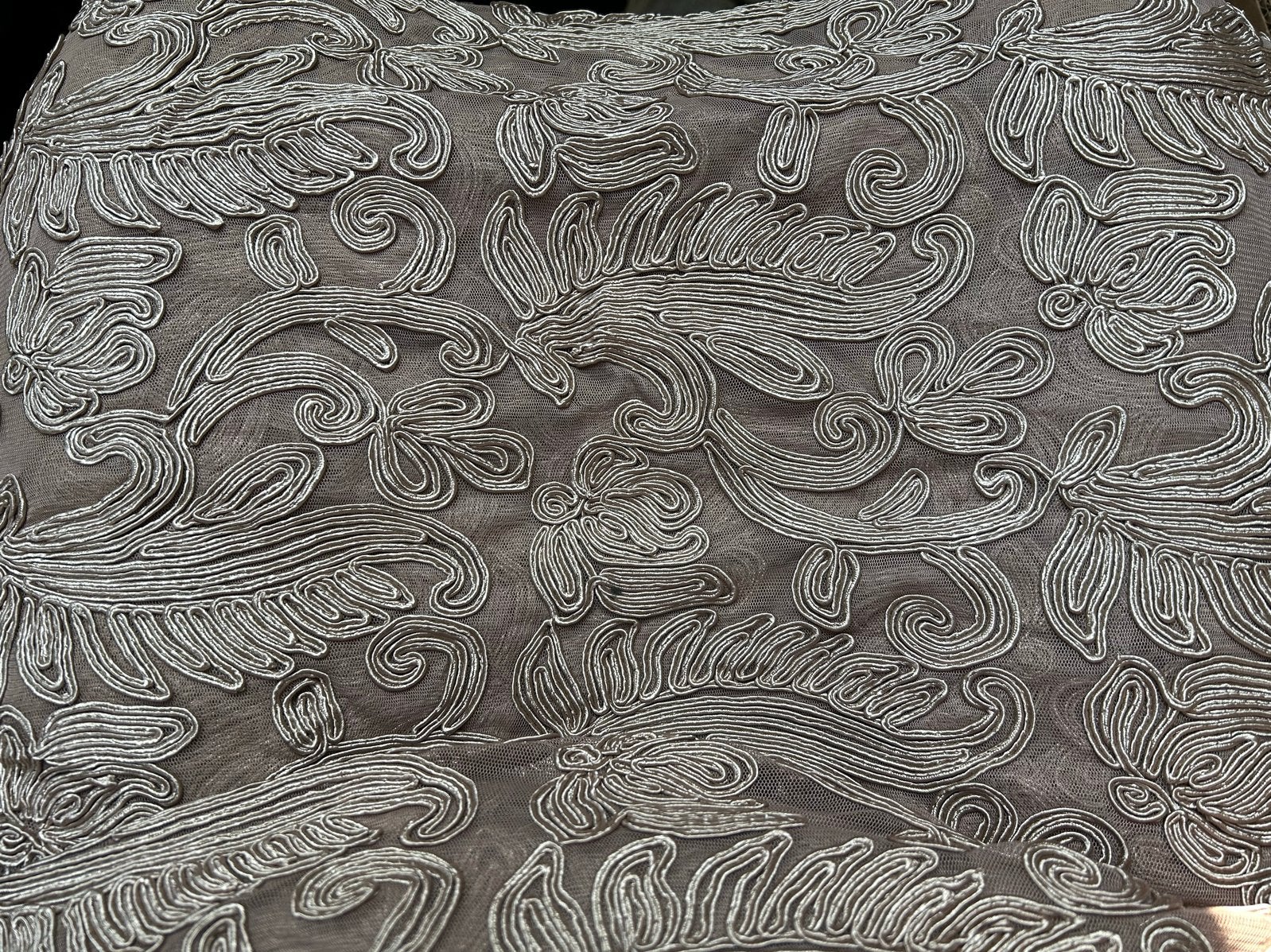 Prachtige geborduurde tule lap beige met schulprand, Overige materialen, Gebruikt, Beige, Ophalen of Verzenden