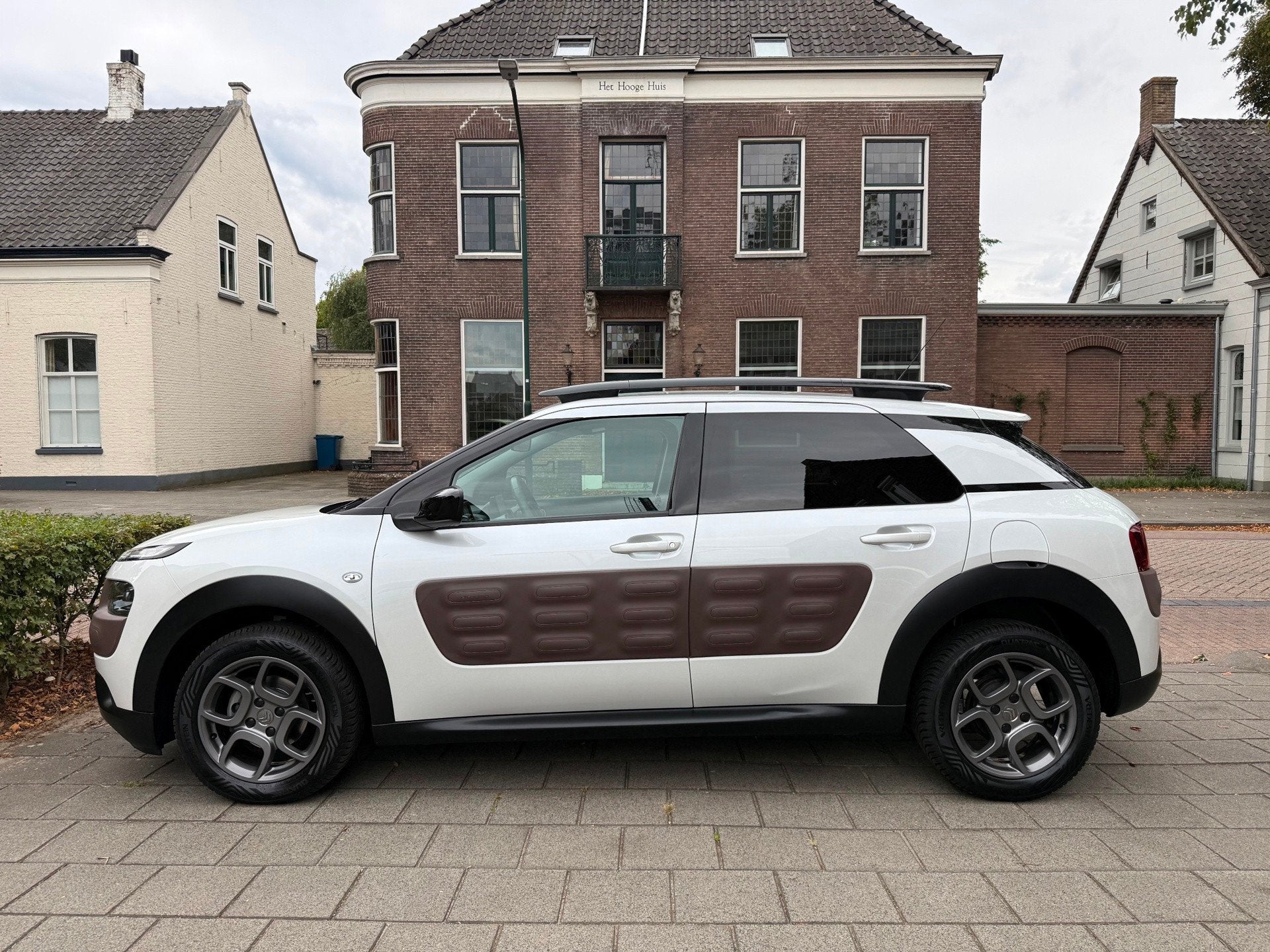 Citroen C4 Cactus 1.2 e-VTi Shine AUTOMAAT EERSTE EIGENAAR C, Auto's, Dealer onderhouden, Metallic lak, 82 pk, Origineel Nederlands