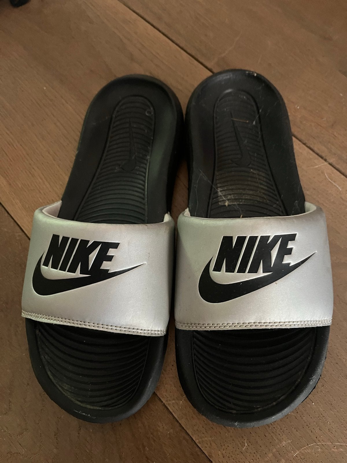 Nike slippers - Zwart/Zilver maat 36, Ophalen of Verzenden, Gedragen, Zwart