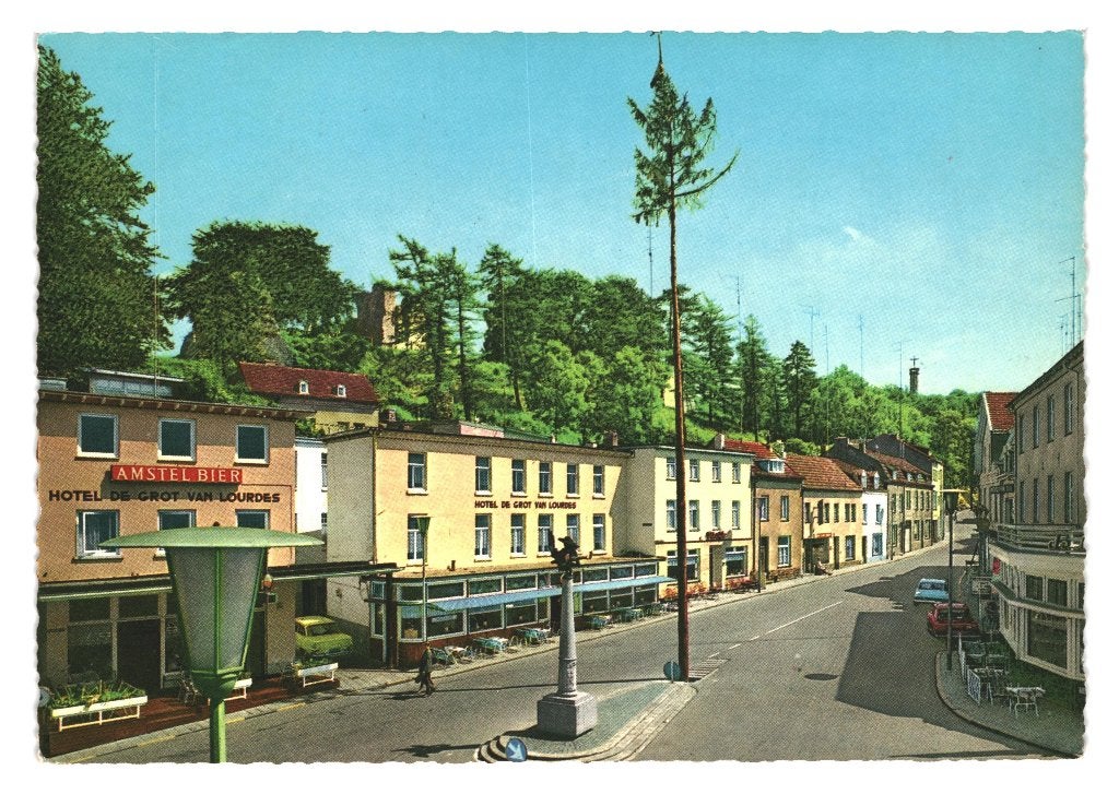 972324	Valkenburg	Hotel	De Grot van Lourdes	Gelopen, Ophalen of Verzenden, 1960 tot 1980, Gelopen, Limburg