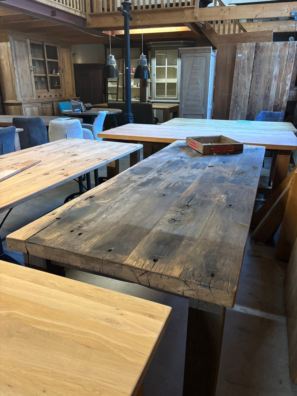 Robuuste Oud Eiken tafel uniek blad en onderstel, Ophalen, Eikenhout, Zo goed als nieuw, Vijf personen of meer