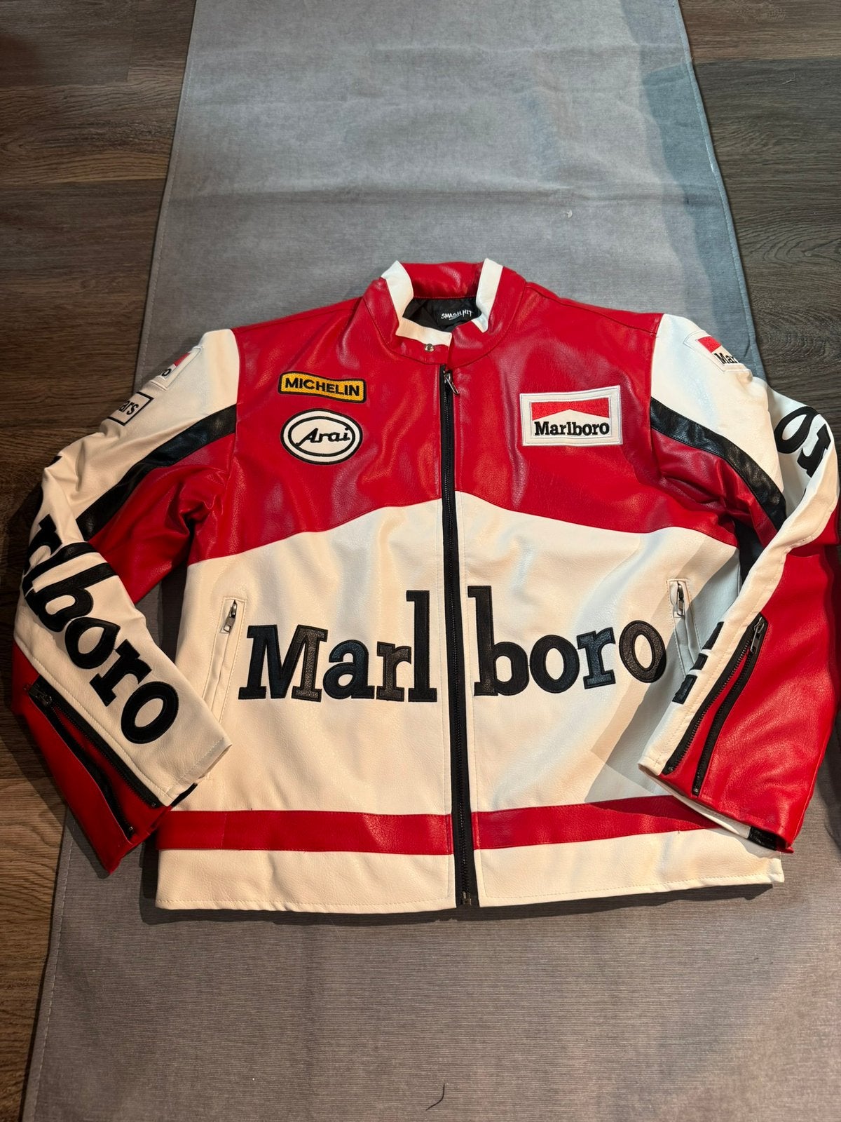 Marlboro Racing jas (maat S) – leder look vintage classic, Ophalen of Verzenden, Zo goed als nieuw, Maat 46 (S) of kleiner, Rood