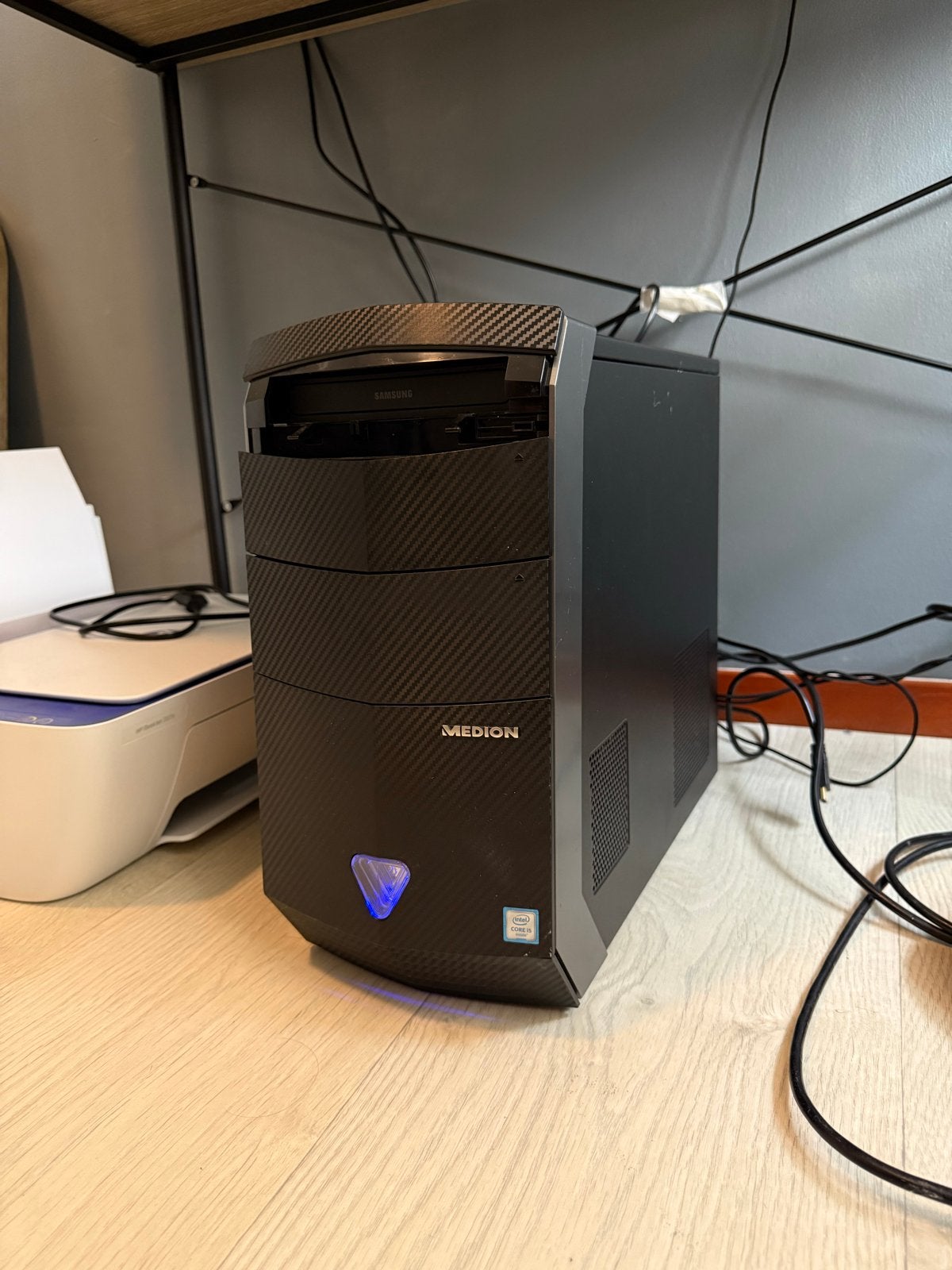 Medion Akoya i5 PC compleet met Hitachi monitor en JBL kopte, Computers en Software, Desktop Pc's, Ophalen of Verzenden, Gebruikt