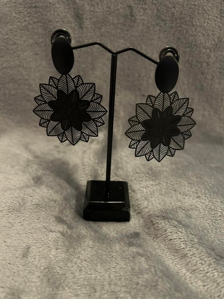 Nieuwe Zwarte Bloem Oorbellen - Elegant & Stijlvol, Overige materialen, Hangers, Zwart, Nieuw