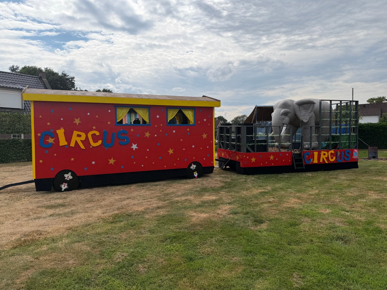Praalwagen / Carnavalswagen / Circus, Hobby en Vrije tijd, Ophalen, Gebruikt, Versiering, Verjaardag