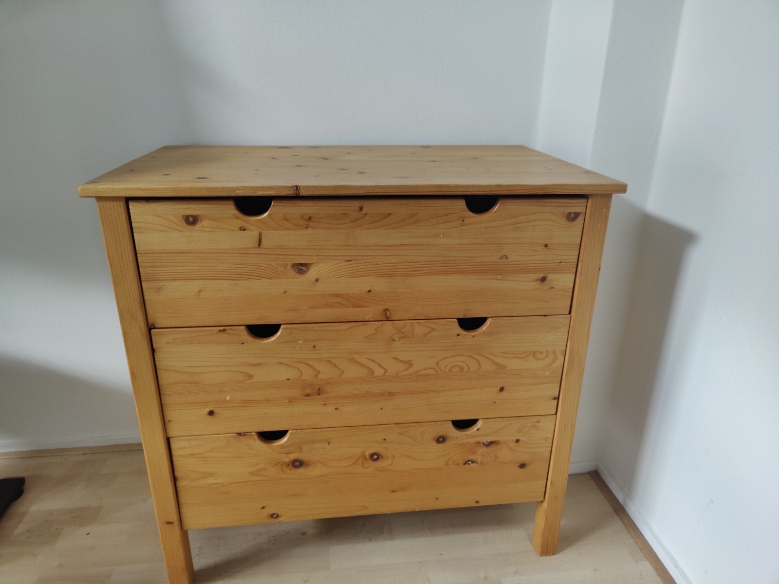 Mooie handgemaakte houten ladekast - goede staat, Huis en Inrichting, Kasten | Ladekasten, Ophalen, Gebruikt, 50 tot 100 cm, 3 of 4 laden