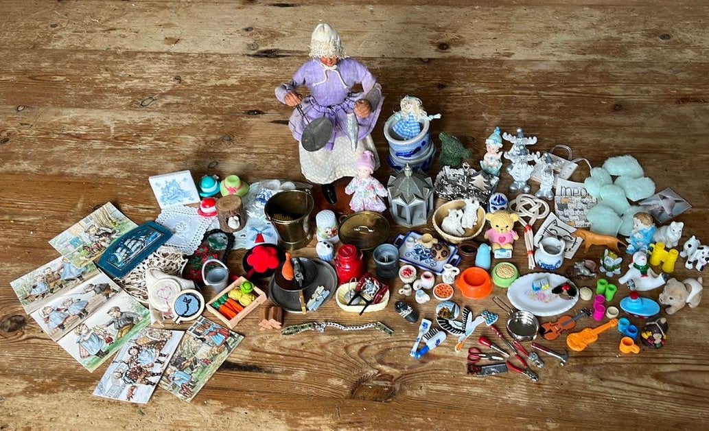 Allerlei spulletjes voor poppenhuis, Ophalen of Verzenden, Gebruikt, Poppenhuis