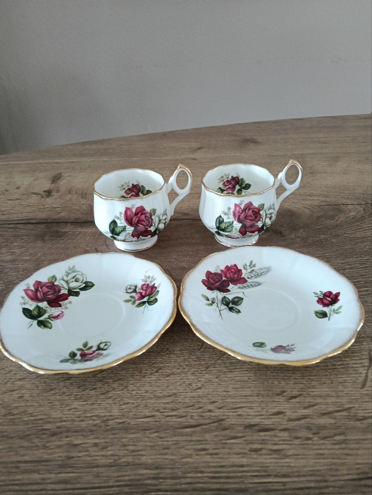 Twee kopjes en schoteltjes. Rosina, Ophalen of Verzenden