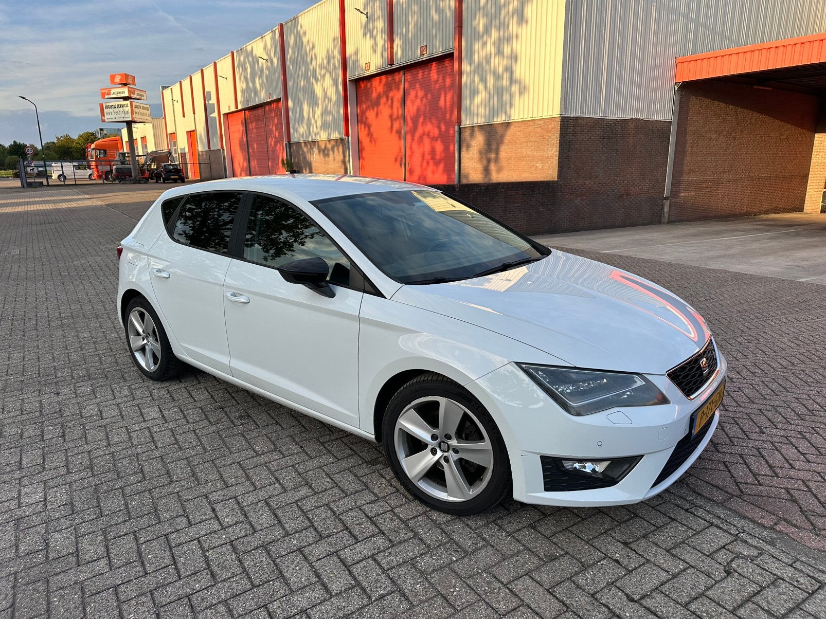 Seat Leon 1.4 TSI 103KW 140PK 2014 Wit, Auto's, Voorwielaandrijving, 1131 kg, 4 cilinders, Leon