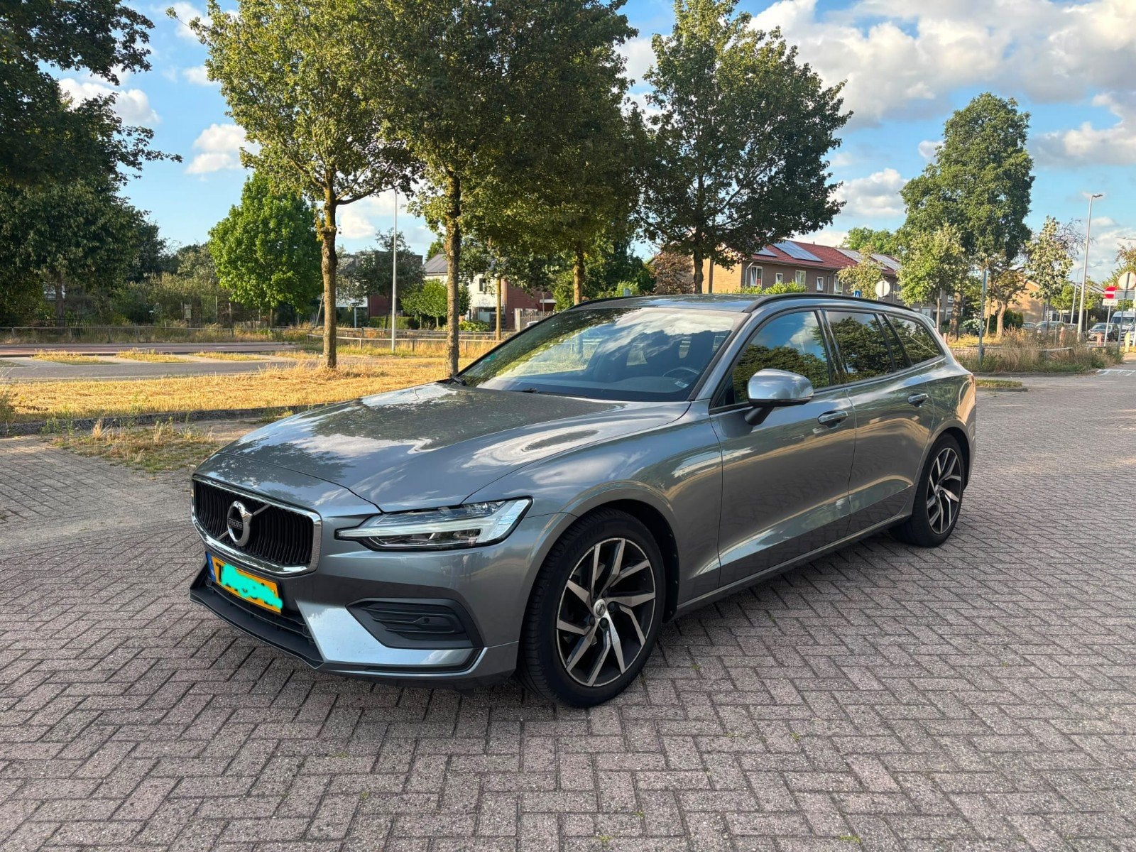 Volvo V60 T4 190pk Geartronic 2019 Grijs, 1800 kg, 1969 cc, Origineel Nederlands, 1603 kg
