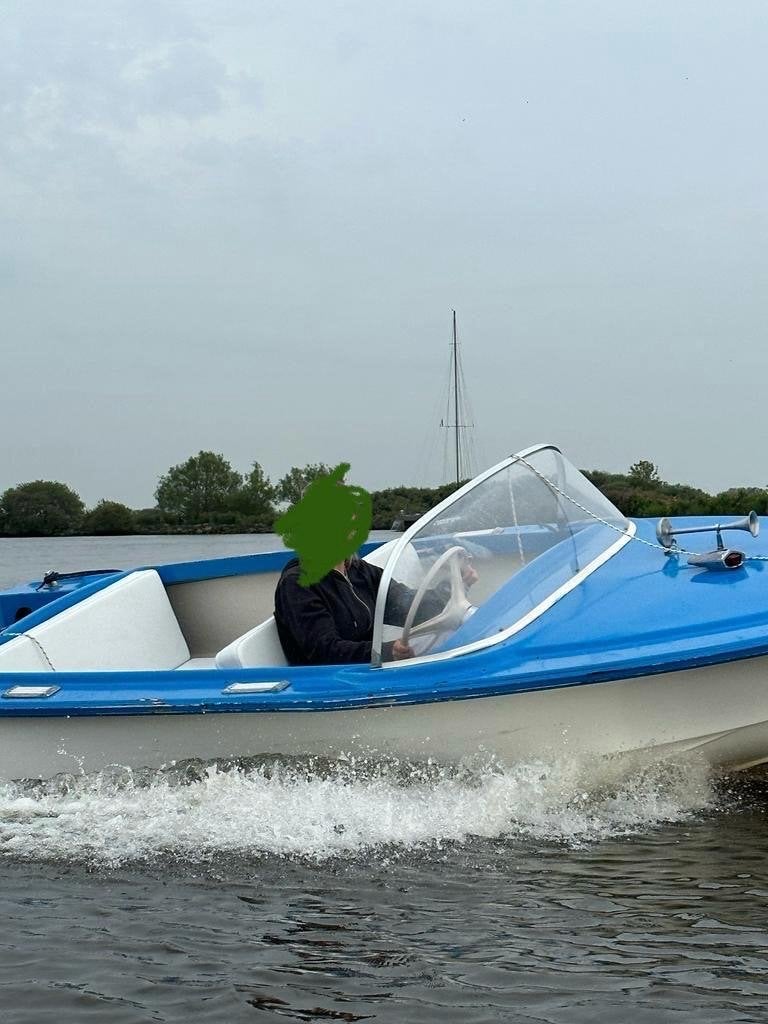 Blauw retro bootje met Suzuki 9.9 pk en trailer, Watersport en Boten, Speedboten, Ophalen, Gebruikt, Minder dan 70 pk, Elektrische start