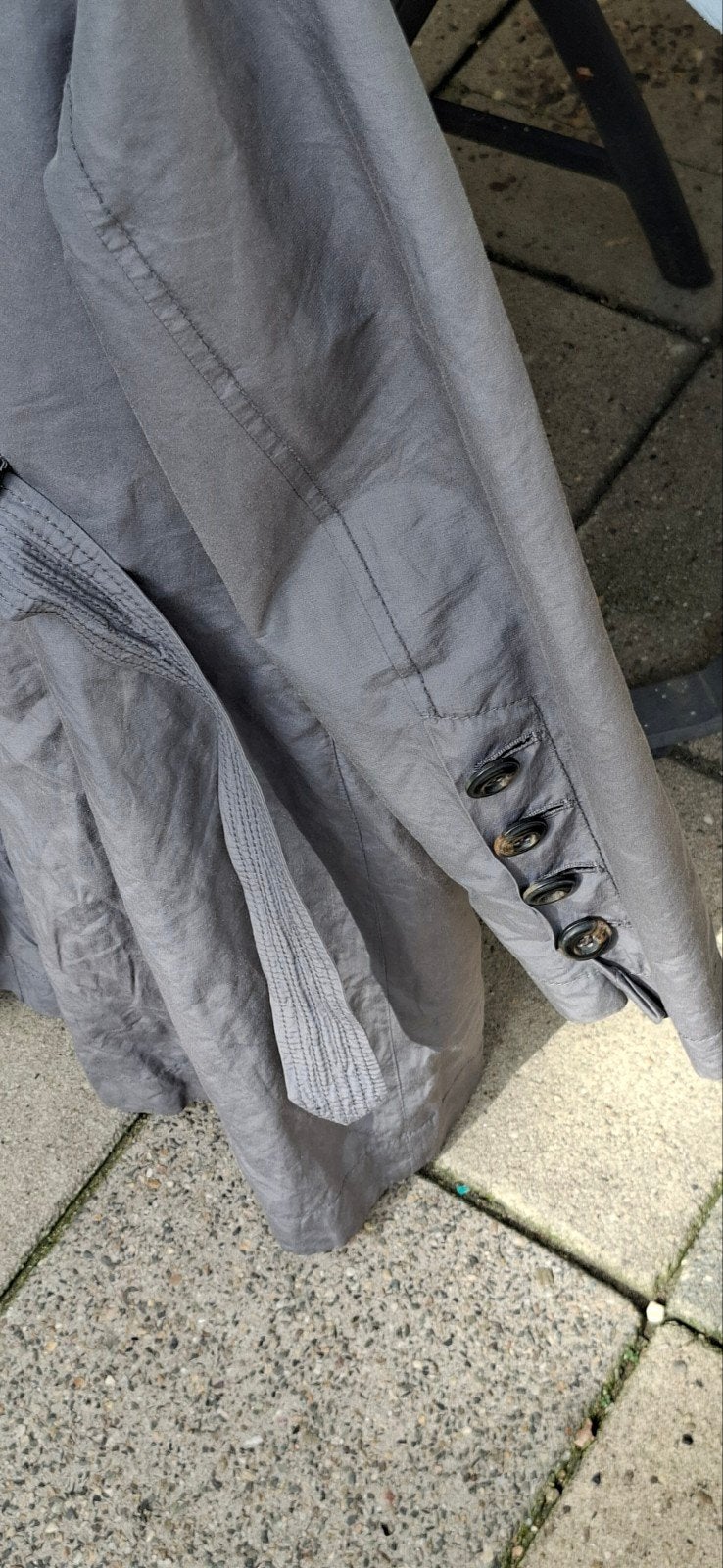 Anna van Toor regenjas maat 36  blauw met pasjes en knopen, Kleding | Dames, Ophalen, Anna van Toor, Blauw, Zo goed als nieuw