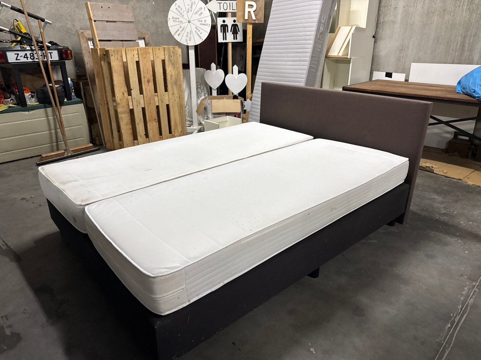 Tweepersoons boxspring met hoofdbord en matrassen, Huis en Inrichting, Ophalen, Gebruikt, Bruin, Tweepersoons