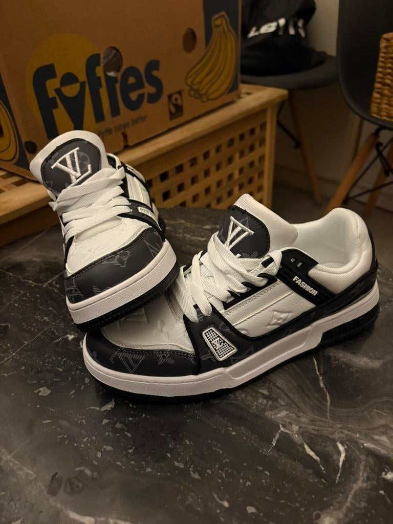 Lv sneakers, Kleding | Heren, Schoenen, Ophalen of Verzenden, Nieuw
