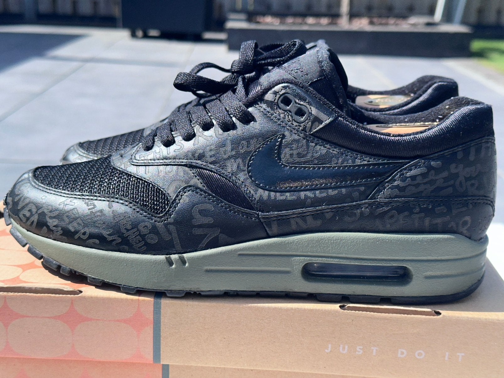 Nike air max 1 powerwall ‘Olive’, Zwart, Ophalen of Verzenden, Sneakers of Gympen, Zo goed als nieuw