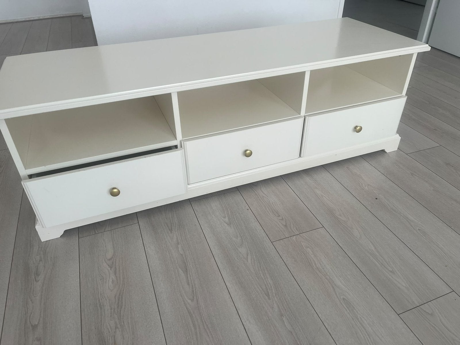 IKEA HEMNES tv-meubel wit – 148 cm – gouden knoppen, Ophalen, Zo goed als nieuw, 25 tot 50 cm, Minder dan 100 cm